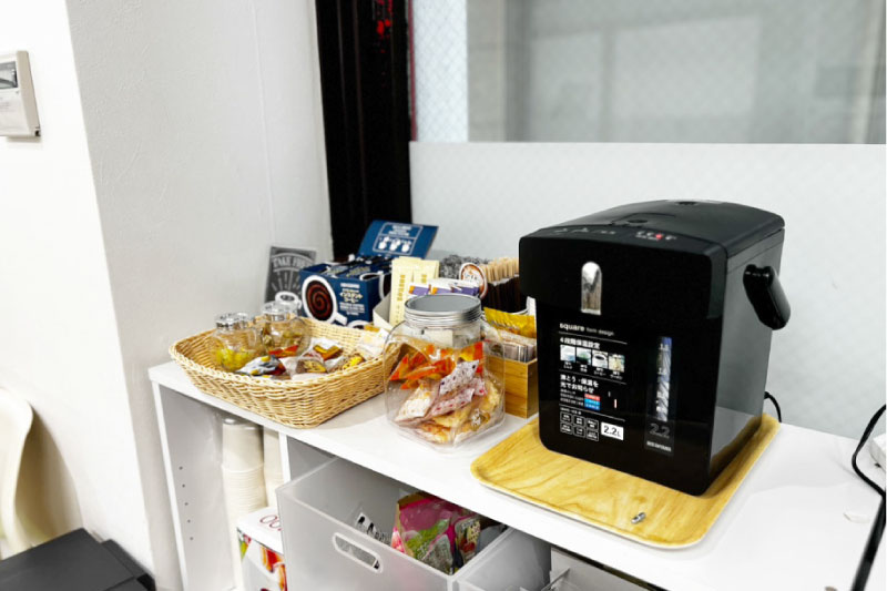 ちょっとしたお茶菓子スペースもあります